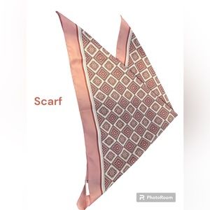 United Colors of Benetton small pink scarf. Great condition.